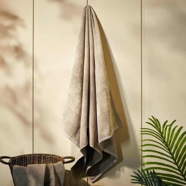 Welspun Platinum Collection Bath Towel - Luxurious Comfort and Durability (550 GSM)